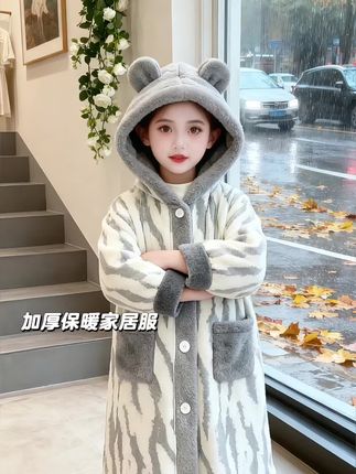 洗完澡穿上浴袍四处溜达🚶 还问我能不能穿着睡觉怪舒服的 他说想一直穿着去学校也穿着😜#儿童家居服 #宝宝睡衣 #儿童睡衣 #儿童浴袍 #儿童睡袍法兰绒