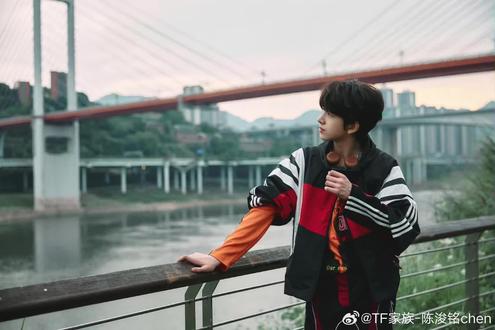 #陈浚铭#陈浚铭生日快乐 #你给了我一个微笑 #微博 #铭丝 陈浚铭生日当天在微博发布的vlog结尾自己唱哒!!!