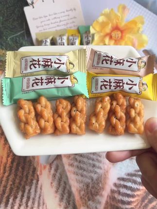 椒香拧转,酥脆缠绕童年巷口的记忆 掌心小巧,咔嚓声里藏不住阳光麦香 手作温度,每一根都是憨态可掬的欢愉#好吃到停不下来 #追剧小零食 #美食分享