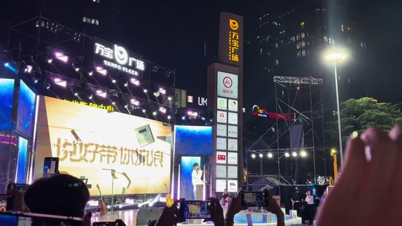 张紫豪现场版《可不可以》#张紫豪 #张紫豪可不可以现场版 #龙岩万宝广场
