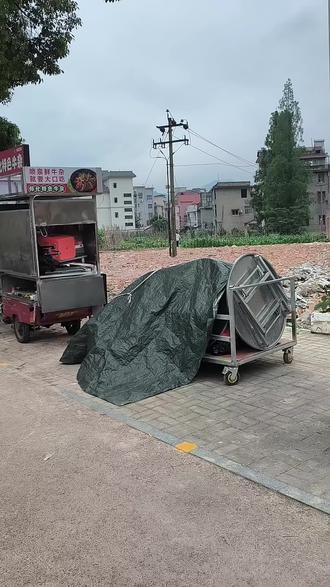 听说以后就集中到这个地方。夜市滩一两百户摊主容纳得下吗?,天啊?这有没有安全隐患?