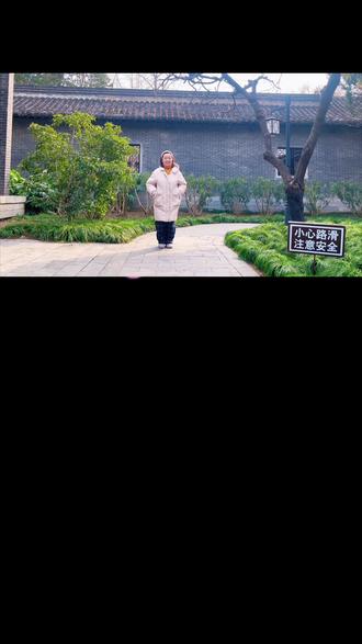 往下跳画面往下移动怎么做?跺下屏幕怎么做?#剪辑教程 #学剪辑 #教程 #跺下屏幕@抖音小助手 @抖音创作者中心