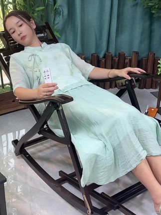无凸点按摩.不伤筋骨、专注腰背畅通.全身轻松 二.采用静音电机、无线遥控器,五种仿真模式如:捶背敲打,律动甩脂.全新释放 三;经典与科技结合.让休闲家具增添了康健功能 #懒人必备 #创意家具 #家具 #原创视频 #客厅家具