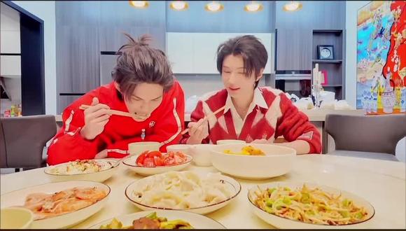 完全是小情侣的日常呀,一个好会夸一个会夹菜,郝幸福☺️#新年好 #云熠小星河 #云旗郝熠然