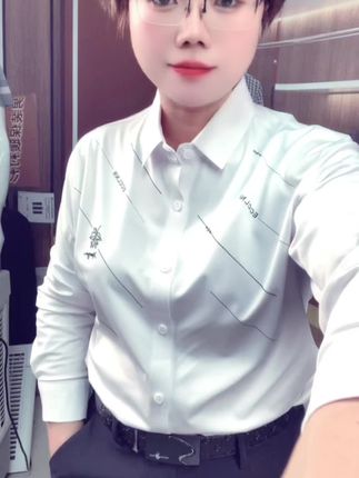 #秋天穿这件衬衫太舒服了,舒适透气,简直爱不够,穿上就舍不得脱#品质男装 #面料柔软舒适 #精品男装穿搭 #穿出高级感