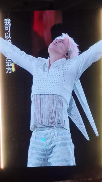 我可以陪你去流浪#陪你去流浪 #薛之谦 #薛之谦演唱会 #薛之谦四巡