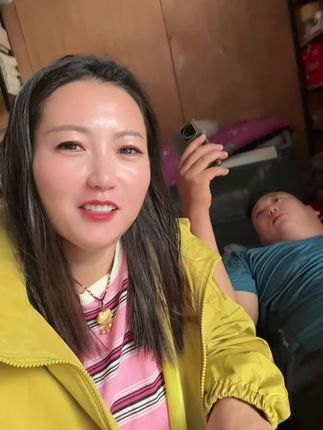 这个外套超级喜欢,现在穿刚刚好,厂家直接发货