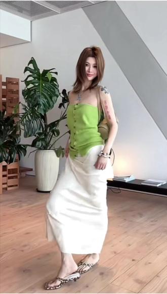 THREE GOOOD/三吉半熟芝士性感挂脖抹胸针织上衣纯欲辣妹内搭吊带#吊带背心 #上衣穿搭 #抹胸针织衫#辣妹穿搭 #新款分享