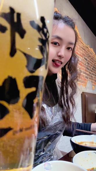 晚酌的快乐,是和你碰杯的那一刻。#两口子 #创作者中心 #创作灵感