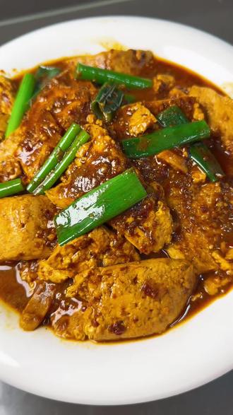 食材简单味道不简单的酱炖豆腐#酱炖豆腐 #晒出你们觉得很香的美食 #抖音美食创作人 #豆腐的神仙吃法