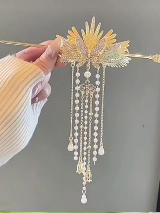 #上热门 逃不过的新中式魅力,超氛围的搞定了闺秀啊组合发簪,一款多用手残姐妹也能轻松驾驭! #国风 #盘发教程 #头饰发饰 #拿捏东方美学的国风首饰推荐 @抖音小助手 @巨量星图小助手 @DOU+上热门 @所有人