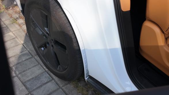 理想内衬挡泥板!下车再也不会蹭脏裤腿!
#理想汽车 #理想i6 #理想i8