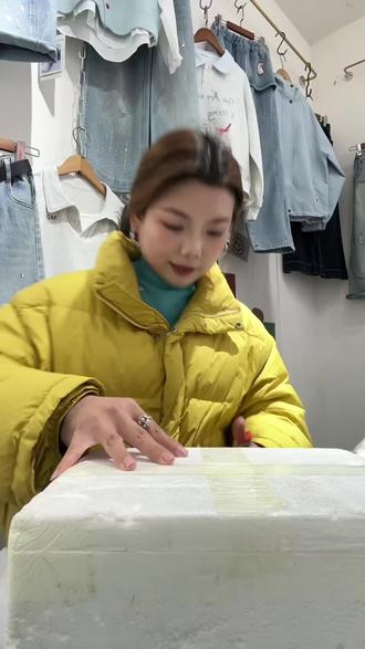 今天给大家介绍的这个冰淇淋奶油芭乐,入口绵密,他也号称脂肪的搬运工,清甜软糯,真好吃。好吃吧?这叫软糯丝滑。嗯,越吃越好吃#芭乐 #好吃推荐 #芭乐的功效与作用 @沈丘县白集镇(豆豆屋)总店