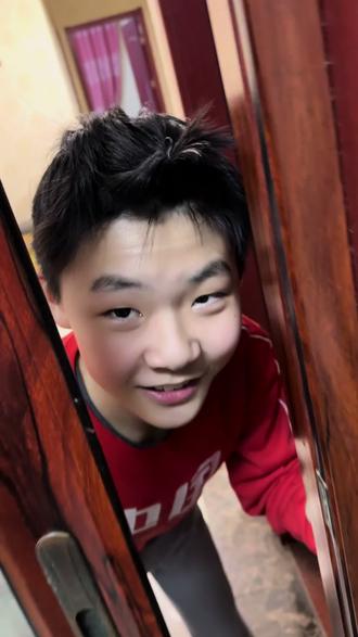 青岛人过年必吃的美食油煎海蛎子饼希望你们喜欢。#小年快乐