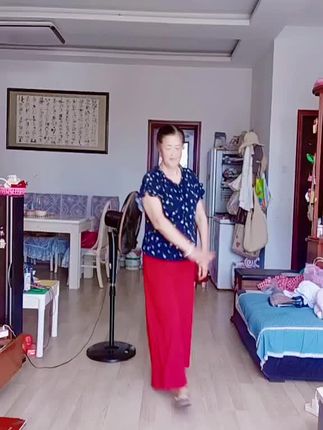 #生命在于运动一起锻炼吧 #自娱自乐开心就好 #活动筋骨 #舞出好心情 #我锻炼我健康我快乐