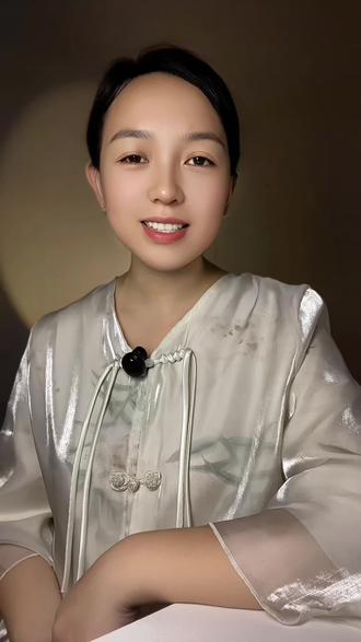 猜历史人物! 在古代,有一位最让人意难平的太子,你知道他是谁吗?他是大一统王朝的嫡长子,父亲更是被誉为千古一帝。他稳坐太子之位数十载,最终却没能等到登基的时刻。他性情仁厚温和,行事风格和父亲大相径庭,政见也常有分歧。不过他的母亲却是历史上声名显赫的贤后。他还有一位弟弟,后来也登上了帝位。他身边也曾经有很厉害的至亲,却都先他而去。他的一生很短暂,最像父亲的年纪却黯然离世。这样充满遗憾的一生,你猜出他是谁了吗?
#历史人物#猜历史人物#历史名将#历史知多少#dou上热门 @DOU+小助手 @抖音小助手 @DOU+上热门