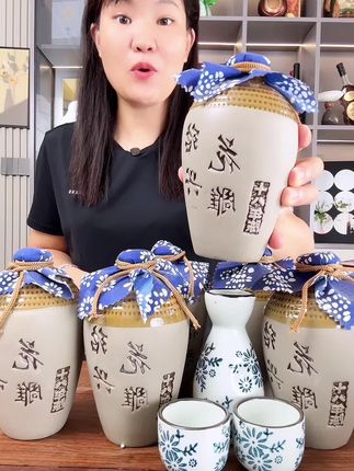 绍兴手工花雕酒来福利了,一箱六坛,还送精美陶瓷酒具也才这价,趁适合赶紧囤#绍兴黄酒#花雕酒#纯粮酿造 #好酒推荐
