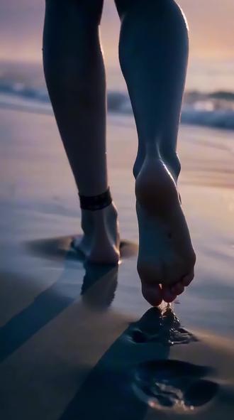 我的首部ai短片《余烬》上集,美女机甲野兽的碰撞,全程使用seedance2.0制作完成#机甲 #美女 #即梦ai生成视频 #创作者中心 #创作灵感