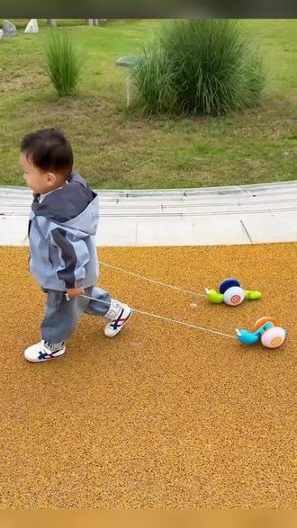 #童趣#牵绳蜗牛#发光#宝宝玩具#好物推荐 男女孩1-3岁拖拉2岁儿童益智玩具