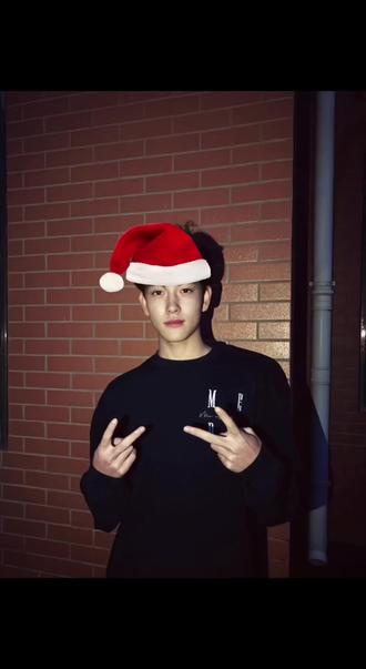 #醒图创作者#醒图 #圣诞节 #圣诞 #p图教程
最近爆火的圣诞帽教程来啦,趁圣诞节还没过,还不安排给你和你的好朋友安排一个吗?