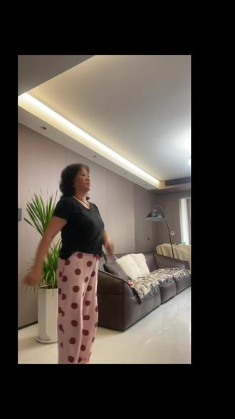 第四套广播体操现在开始😅还是76年上初中时学的、练的不熟请包涵😊