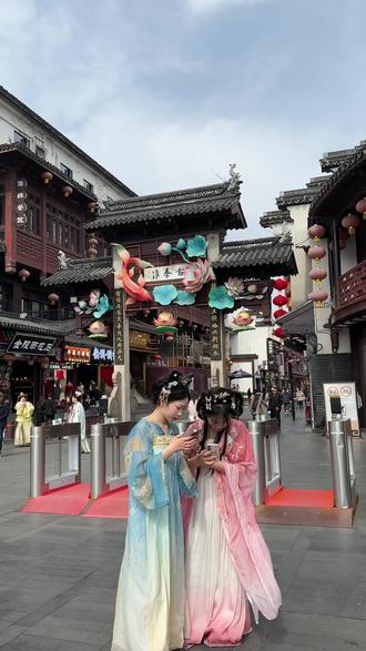 来夫子庙买特产如何买到“硬货”?一件也是批发价!!#忆陵坊南京特产折扣店#南京旅游攻略#清明五一春假#老门东