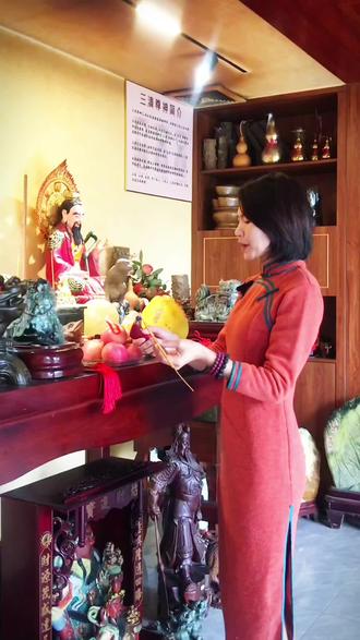 年初三扫垃圾,千万不能乱扫!方向错了可能破财。#传统文化 #财神 #新年习俗 #地方风俗