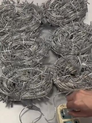 家里的院子阳台都可以装这个#彩灯 有太阳能和插电款可选,装上满天星闪烁,漂亮极了,还能防雨防晒#创作灵感