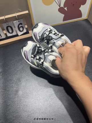 我也跟风给儿子抢了双小萨同款老爹鞋,奇诺鼠大品牌的鞋子穿着就是舒服不臭脚,儿子穿去幼儿园,被好多妈妈要链接,关键价格超合适,刷到有合适的尺码闭眼入#潮鞋推荐好看不贵 #潮品童鞋 #品牌童鞋 #童鞋好物推荐 #好穿不累脚