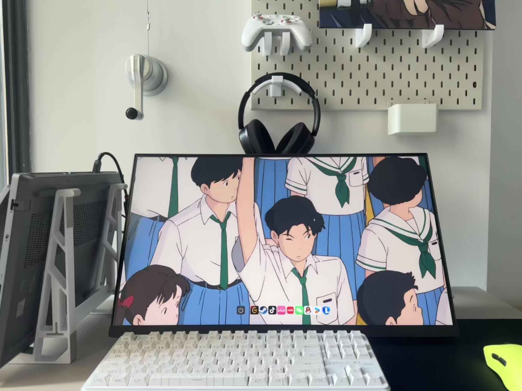 我嘛,在好好生活 #百元外设 #电竞房 #桌搭