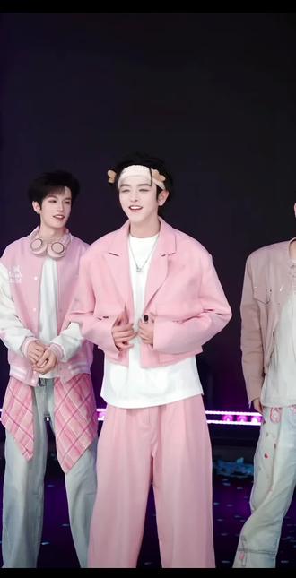 @图图ㅤ🐰 今日份 欢乐图甜甜😁@姐姐去哪了 #男团 #舞蹈主播闪闪发光 #舞蹈主播 #帅就完事了 #追觅春晚赢麻了