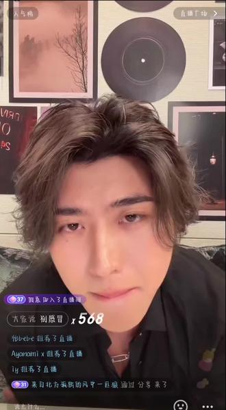 坤坤下次直播给我们直播吃东西😋#蔡徐坤#吃播#宵夜#我担秒了全世界 #蔡徐坤直播