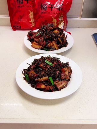 梅菜烧肉不需要有厨艺,像我这样做简单易学,不油不腻,软烂入味,越吃越香,记得多煮点米饭#下饭菜 #梅干菜烧肉