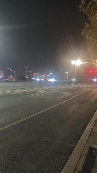 小徐岗高速路口收费站今天已经正式放行,货车可以从这儿上高速了