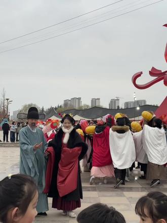 曹州牡丹园门票降价了还新增了马术表演#人山人海 #人山人海太热闹了 #曹州牡丹园 #菏泽 #元宵节民间习俗活动