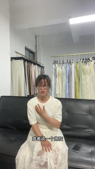 据说今年广州石井来了两三万人创业作服装尾货批发,那新手小白服装尾货创业到底该如何做才存活下去呢
西西也是从小白过来的,过往经验分享给你希望对你们有所启发#服装尾货批发仓库 #当季新款尾货批发 #石井尾货批发市场 #服装尾货创业