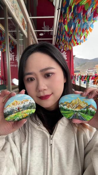 在新都桥做文创体验 大家帮我想想还有那些新颖的diy玩法 评论区给我提提意见好吗#西藏旅游纪念品 #新都桥 #画石头画 #甘孜好物