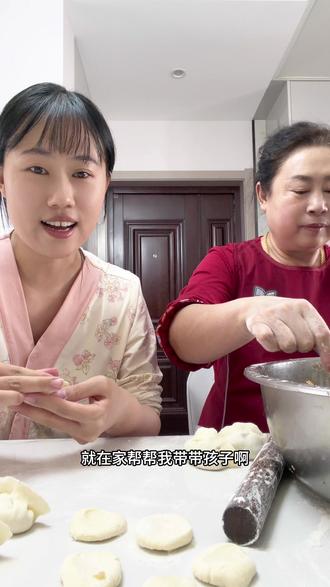 #真实生活分享计划 #抖音玩法合伙人 #饺子 #妈妈的手艺 #唠唠家常 初五包饺子,和老妈唠唠家常❤️
