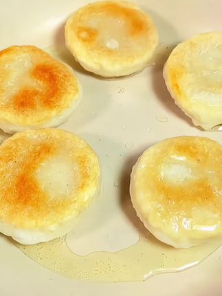 贵州特色纯手工糯米糍粑,外酥里糯,QQ弹弹糯叽叽的,怎么吃都不够!#糯米糍粑 #糍粑 #贵州糍粑 #地方特色美食 #好吃不贵经济实惠