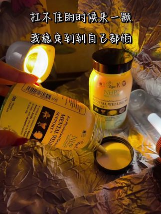 笑容还挂在脸上,但眼睛里早已熄了光,像一盏忘记关掉的空房间的灯#情绪零碎 #情绪管理