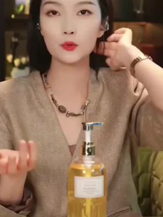 【品牌盛典】漠小曼联名黛丝佳迩净爽丝滑嫩肤沐浴露#沐浴露 #沐浴露推荐 #沐浴露壁挂架 #沐浴露代替香水 #沐浴露 @DOU+小助手 @DOU+好生意 @抖音小助手