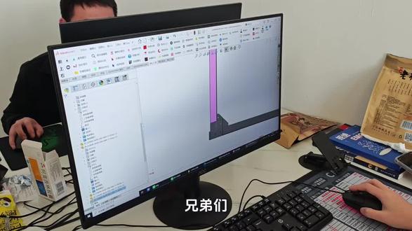 脚轮板与方通上的牙孔,学员采取分别攻牙焊接的方式。这种方式对吗?#钣金工程师培训班 #惠州钣金工程师培训中心 #creo钣金工程师培训 #solidworks钣金工程师培训 #钣金 @DOU+上热门
