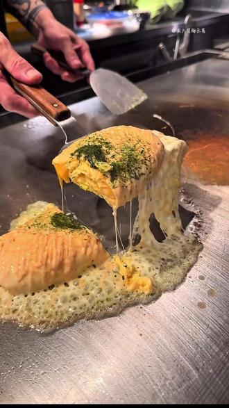 铁板芝士鸡蛋卷的制作过程#美食 #铁板烧 #鸡蛋卷