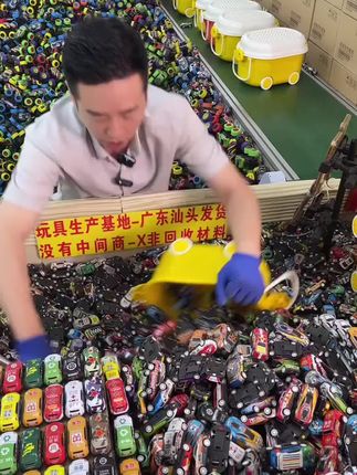 五十只金属回力车带箱发货 五十只金属回力车带箱发货
