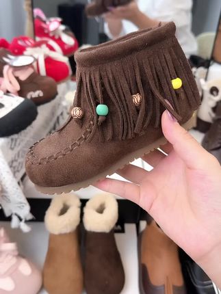 儿童皮靴,流苏设计别致吸睛,多色多码可选。厂家自产自销,为孩子送上细致关爱与冬日温暖,是儿童鞋履的贴心之选~#女童流苏鞋子