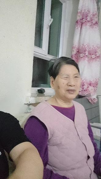 年复一年,日复一日,照顾着失智失能的老人,那是对身体和精神的摧残和零容忍的挑战!!!