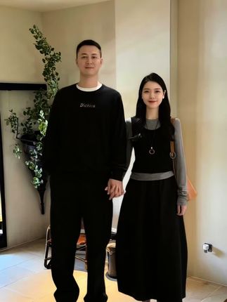 #张予曦毕雯珺真拍了红裙抱#深情眼#赵露思#赵露思直播怼黑评 #许凯公主抱田曦薇甜到没边