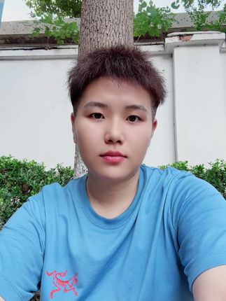 #刀郎 #乌鲁木齐演唱会 虽然在2排,看到号的那一刻整个人都失落了!会不会太偏了~