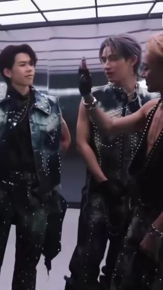 给我们一个合作舞台吧,实在不行四个人也可以!!!
#Santa #Hong #安利 #perthsanta #nuthong