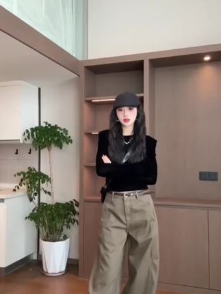 轻奢设计感气质长袖上衣休闲搭洋气牛仔裤#设计感穿搭 #长袖t恤 #休闲减龄穿搭 #牛仔裤 #套装